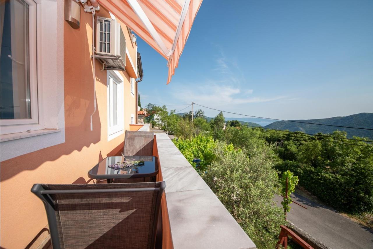 Apartman Sous Les Rochers Grizane-Belgrad Exterior photo